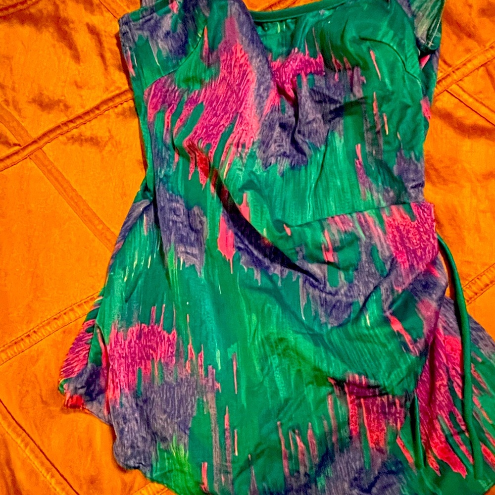 Lovely swim suit. Very flattering!(make offer)